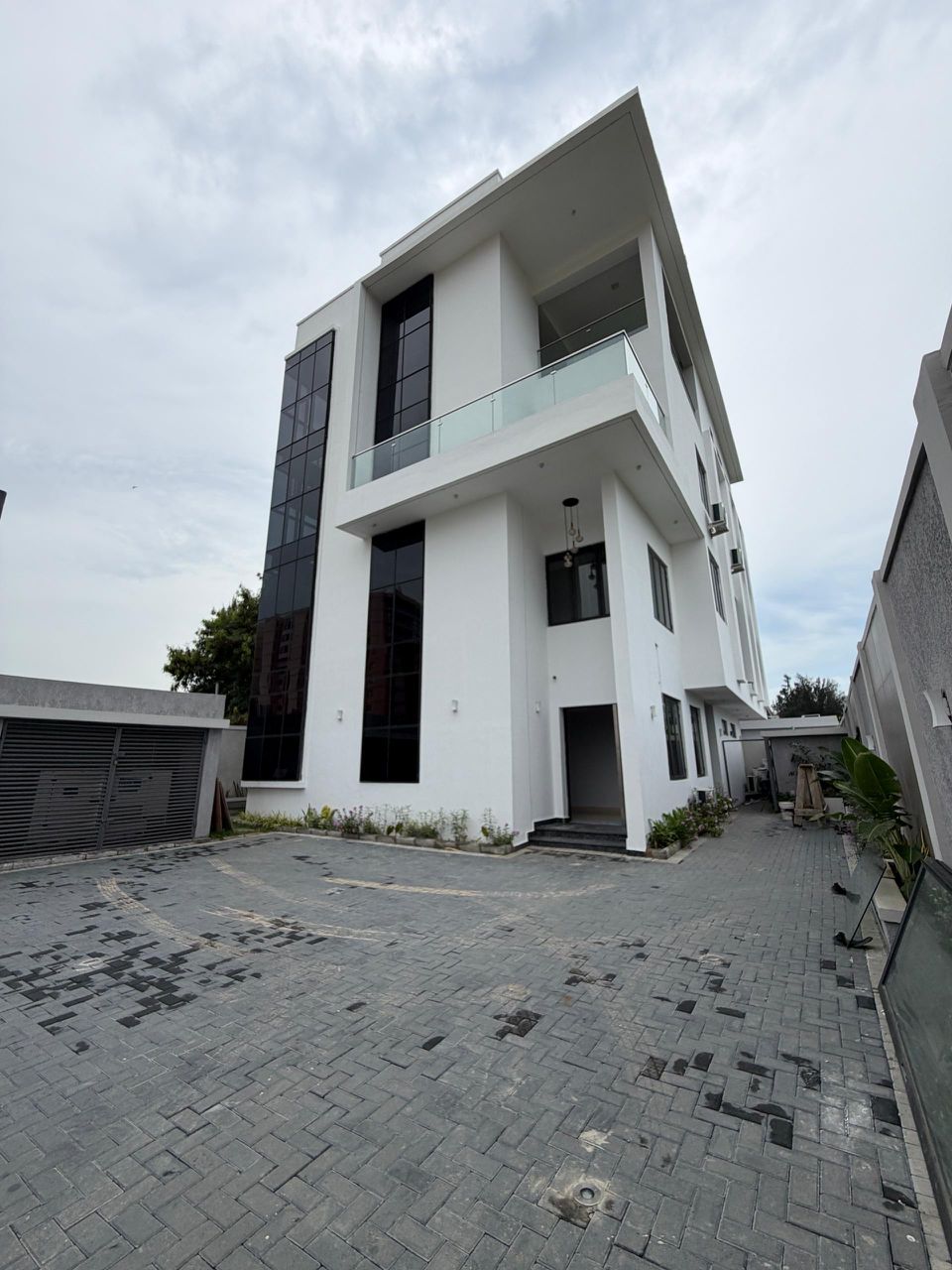 6 Bedroom Fully Detached Ikoyi